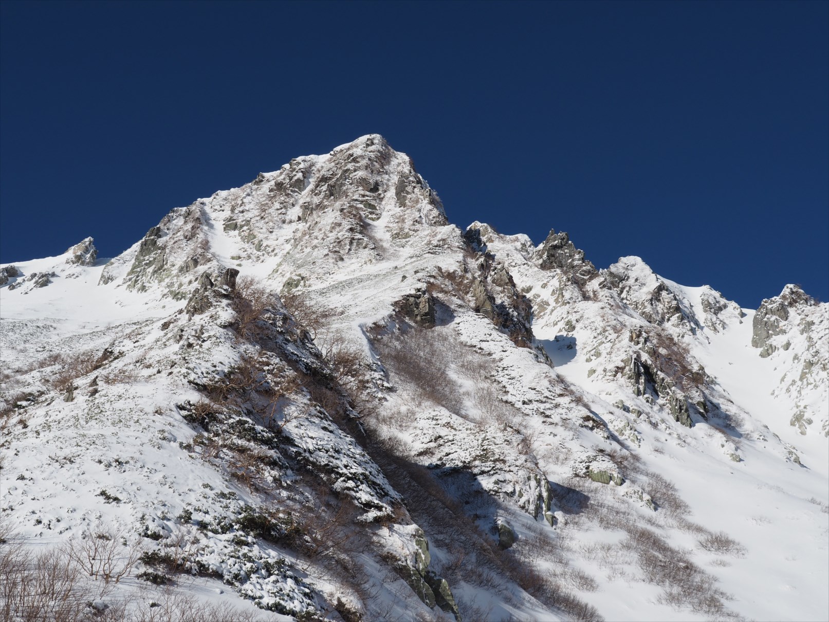 初冬期 雪山登山 木曽駒ケ岳 日帰りでいく雪山3 000m級峰 静かな山の頂へ
