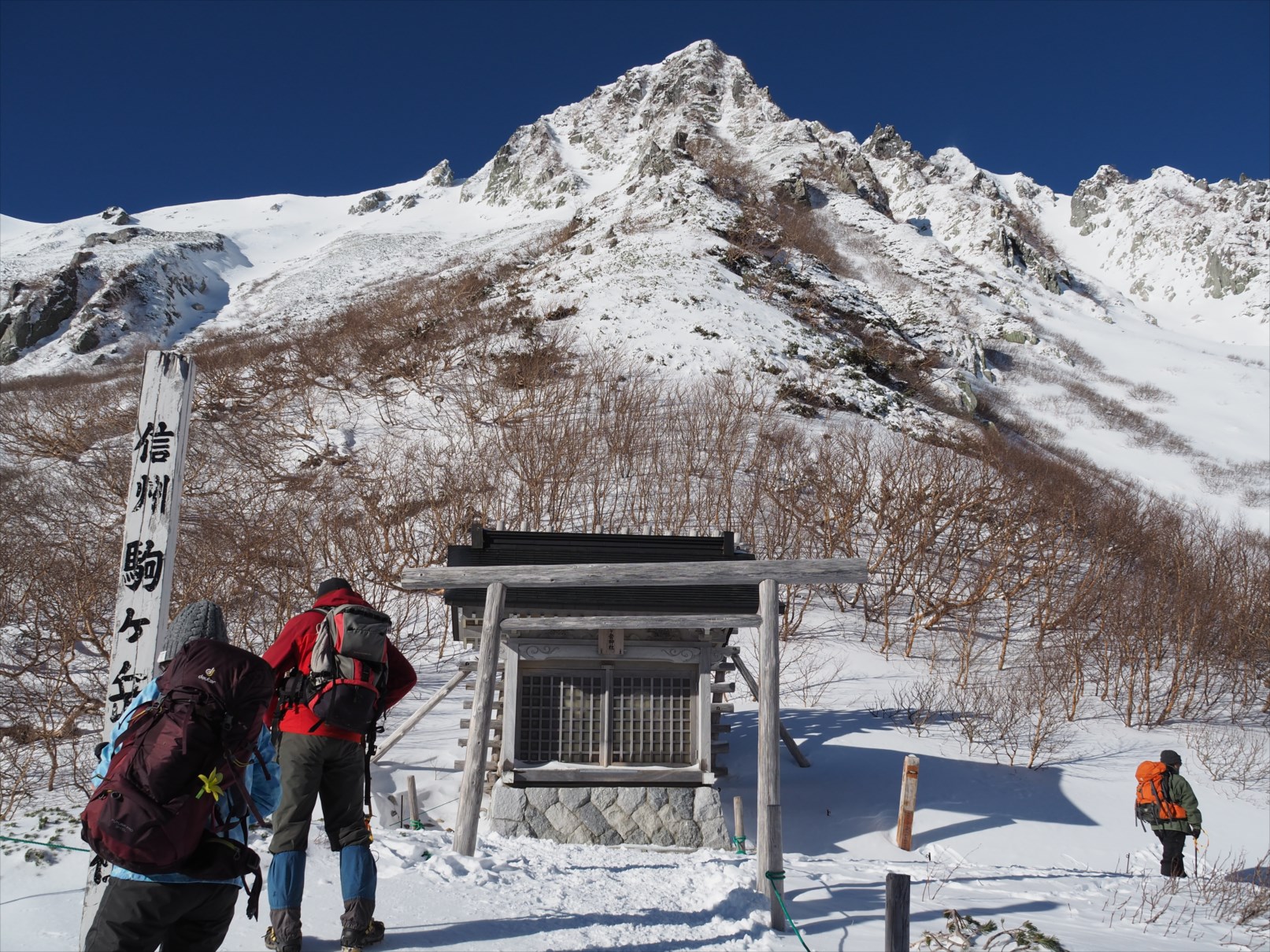 初冬期 雪山登山 木曽駒ケ岳 日帰りでいく雪山3 000m級峰 静かな山の頂へ