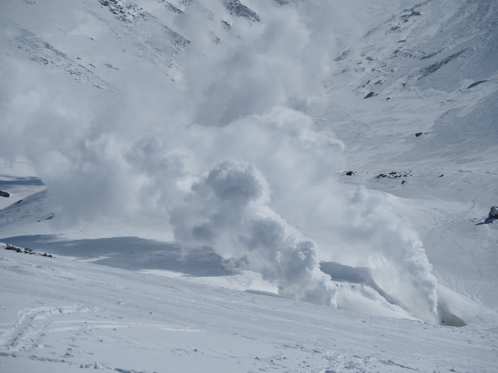 残雪期 雪山登山 旭岳 大雪山 噴煙雪原ハイク 静かな山の頂へ