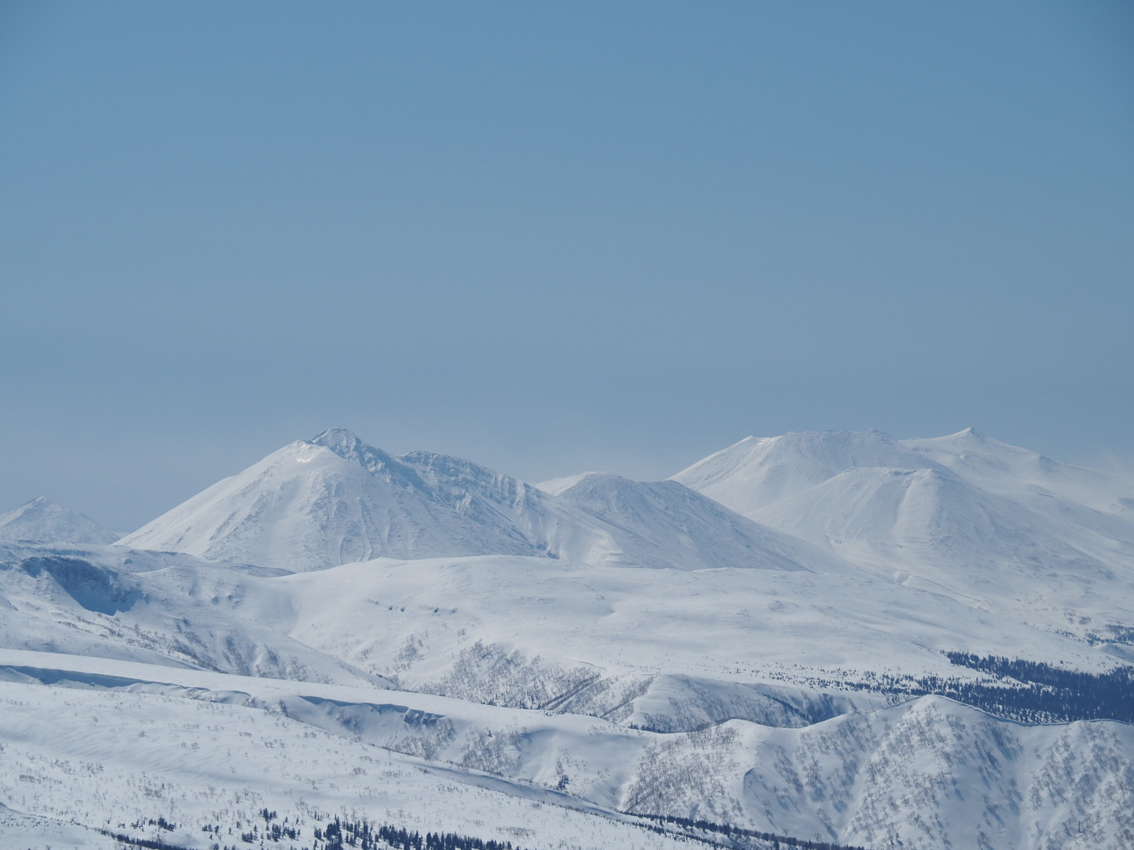 残雪期 雪山登山 旭岳 大雪山 噴煙雪原ハイク 静かな山の頂へ