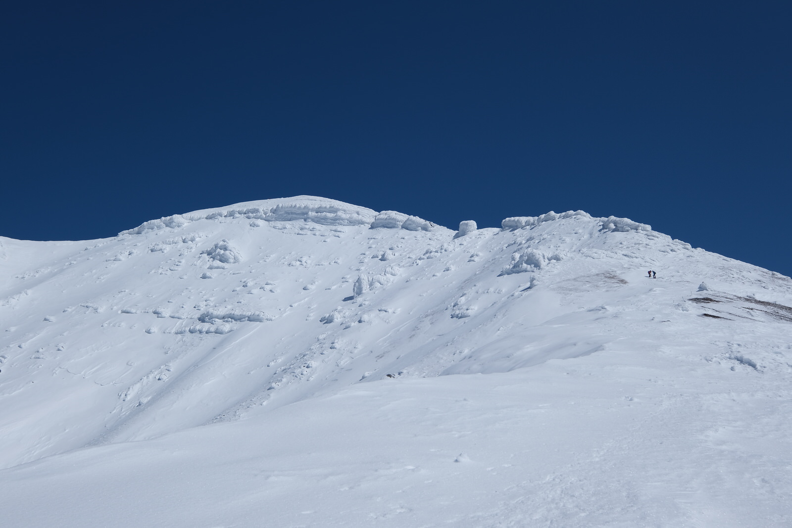 残雪期 雪山登山 旭岳 大雪山 噴煙雪原ハイク 静かな山の頂へ