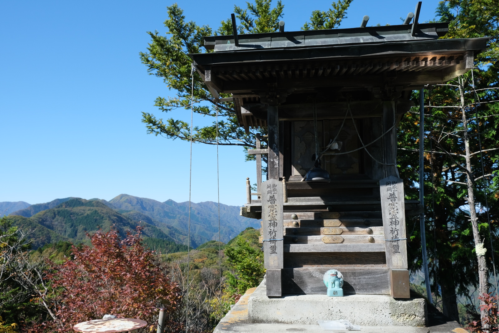 秋山登山 秩父御岳山 静かな山の頂へ