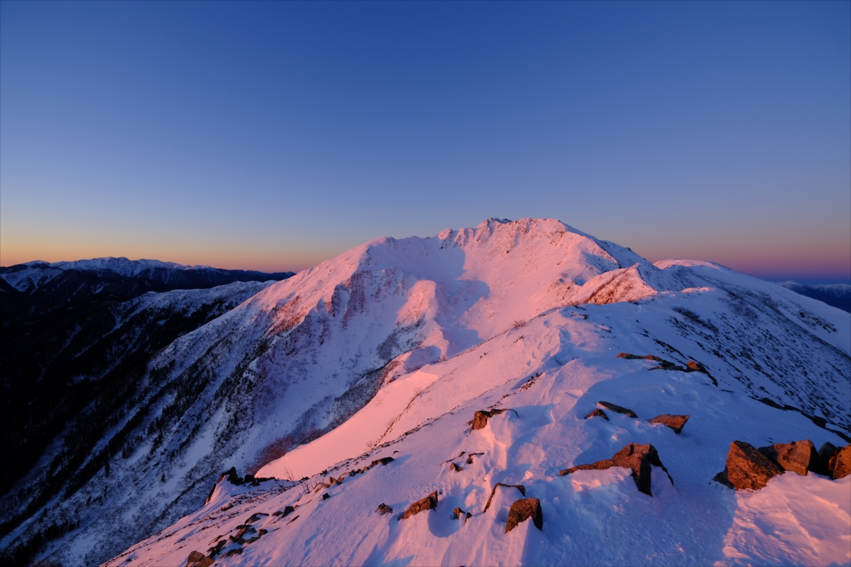 厳冬期 雪山登山 仙丈ケ岳 雪のベールをまとった南アルプスの女王 静かな山の頂へ