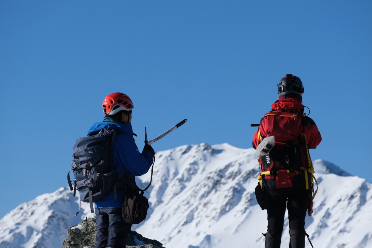 雪山登山】ピッケルの選び方と、おすすめピッケルの紹介 - 静かな山の頂へ