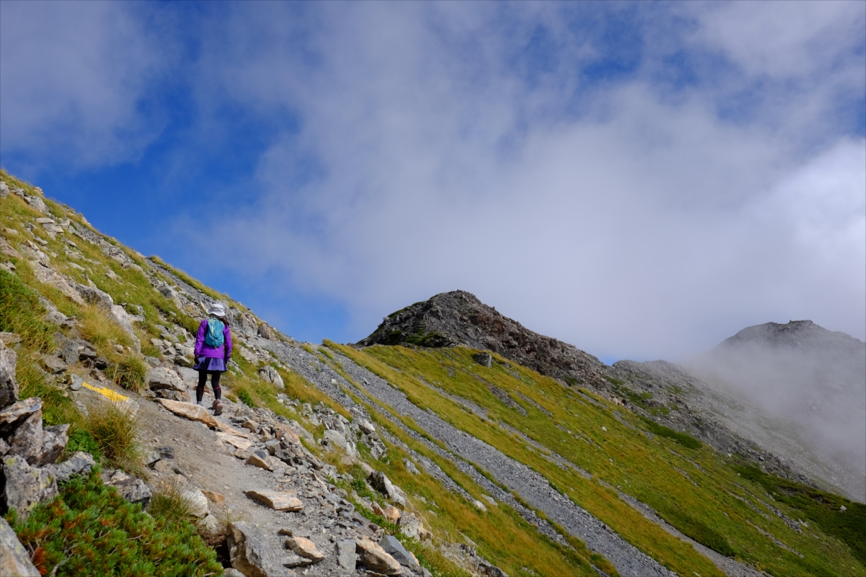 秋登山 北岳 間ノ岳 日本の標高２ ３位を巡る旅 静かな山の頂へ