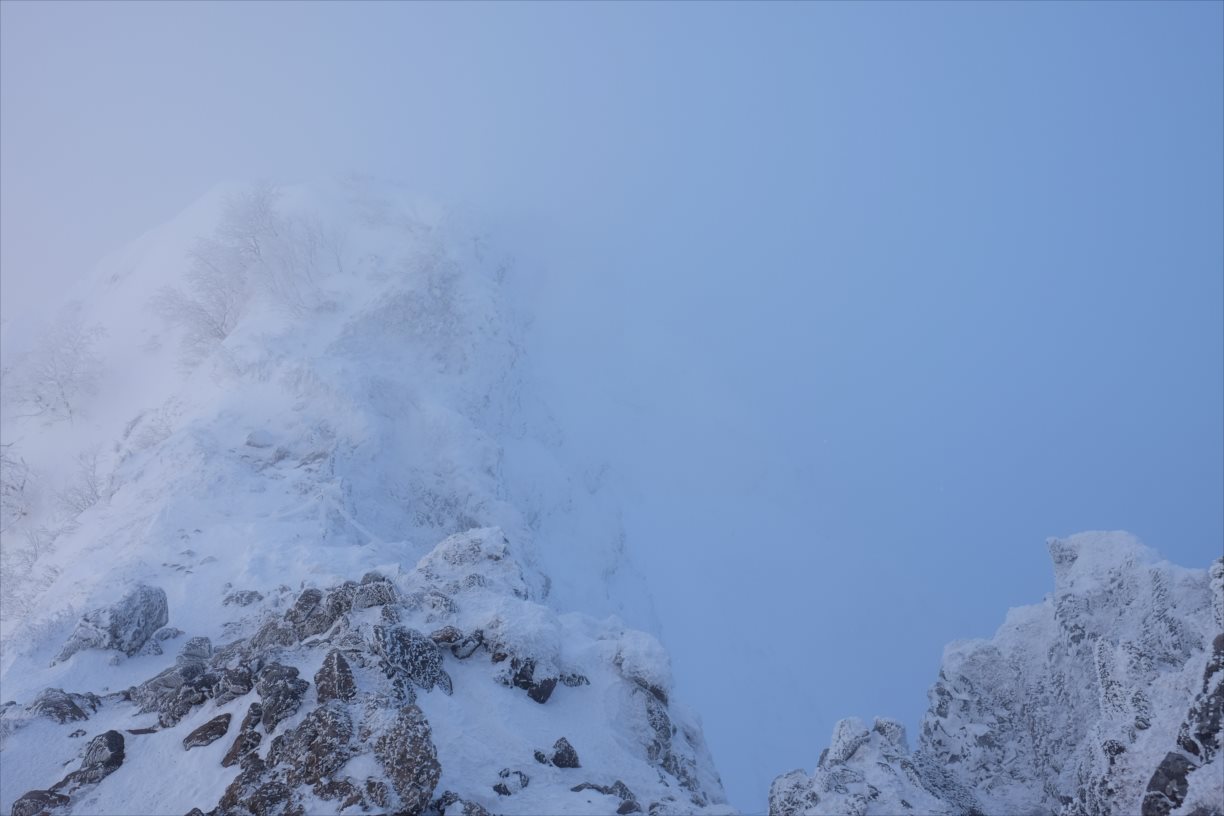 厳冬期 雪山登山 赤岳 横岳 硫黄岳 南八ヶ岳を代表する峰々を巡る旅 2ページ目 2ページ中 静かな山の頂へ 厳冬期 雪山登山 赤岳 横岳 硫黄岳 南八ヶ岳を代表する峰々を巡る旅 2ページ目 2ページ中 静かな山の頂へ