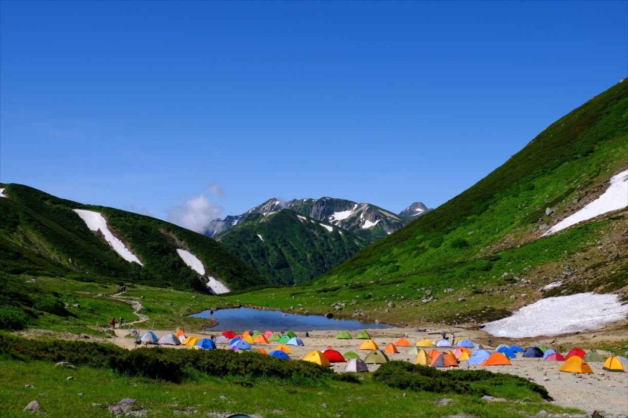 夏山登山 裏銀座縦走コース 北アルプス屈指のロングコースと雷鳥の親子 3ページ目 3ページ中 静かな山の頂へ